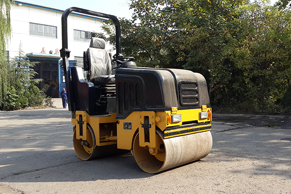 2噸<a target='_blank'>壓路機(jī)</a> 2噸<a target='_blank'>壓路機(jī)</a>