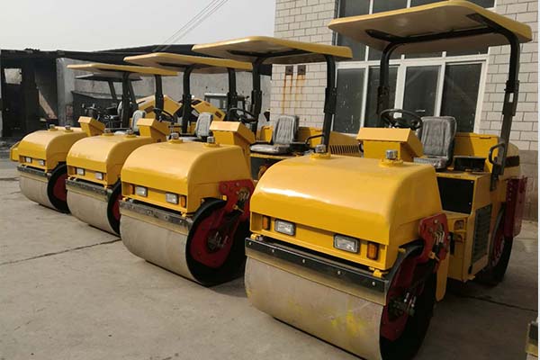 3噸<a href='http://www.yijingbagua.cn' target='_blank'>壓路機</a>